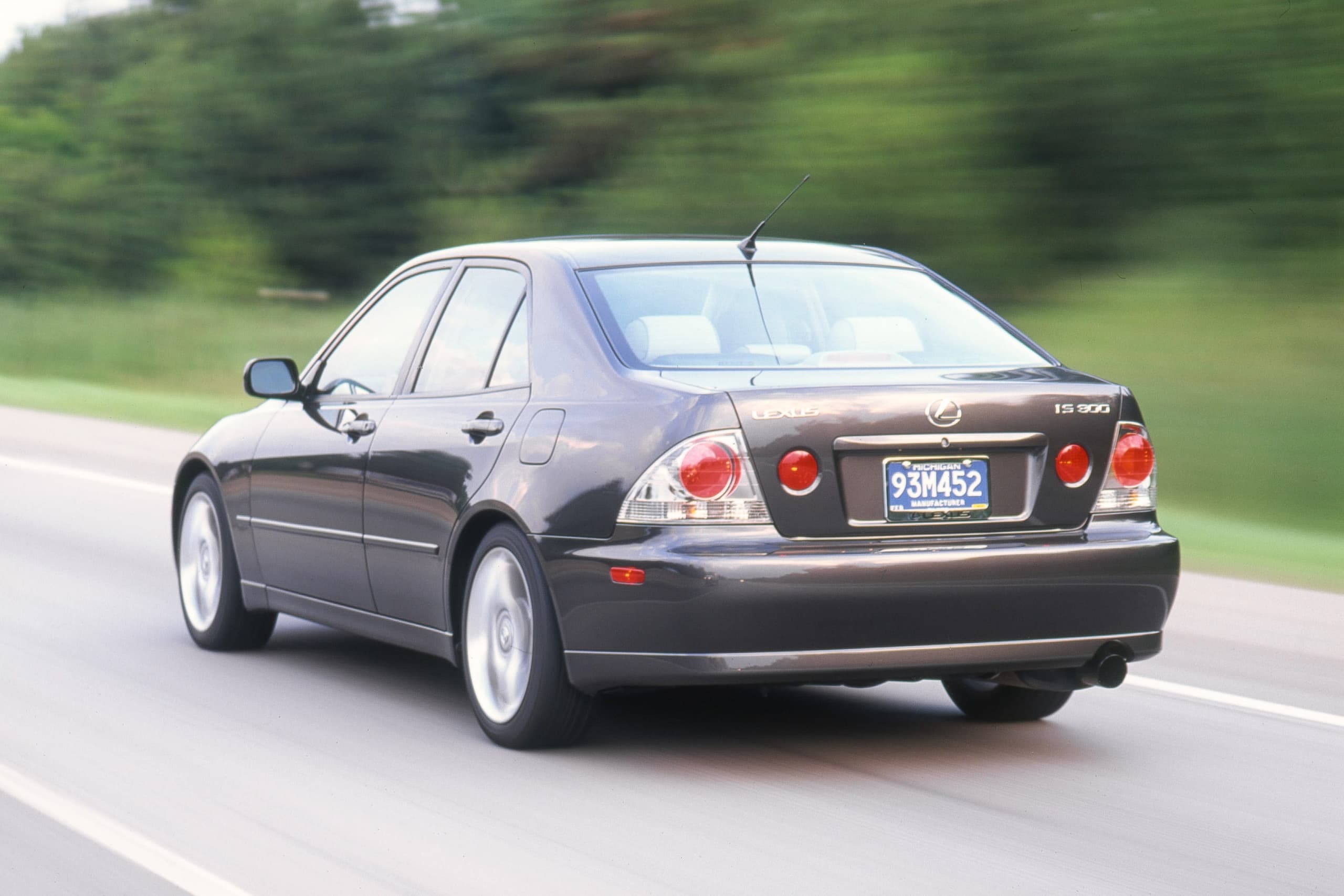 2001 Lexus IS300'ün Fotoğraflarını Görün