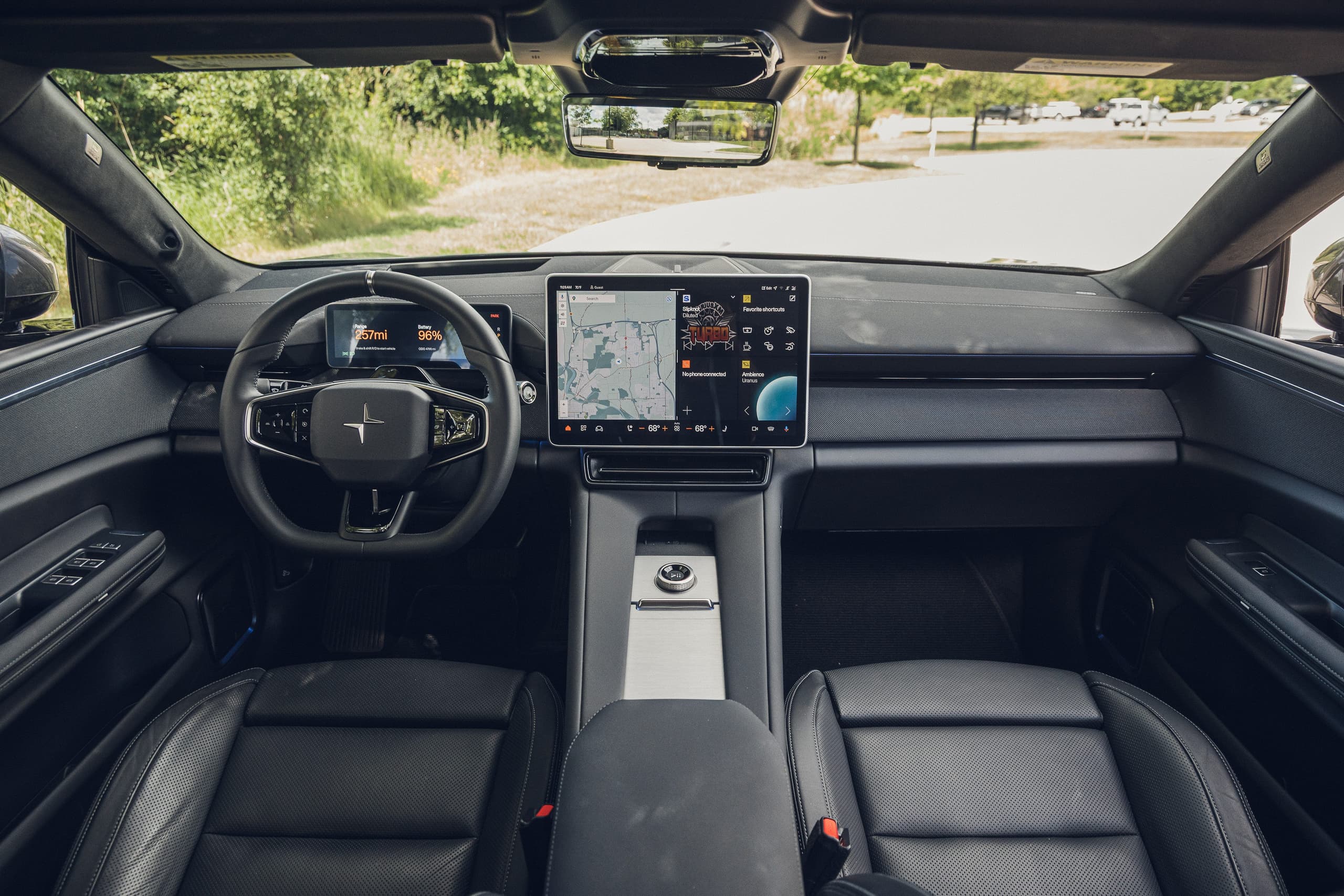 2026 Polestar 4 Dual Motor Performance Plus'ın İç Mekan Fotoğraflarını Görün