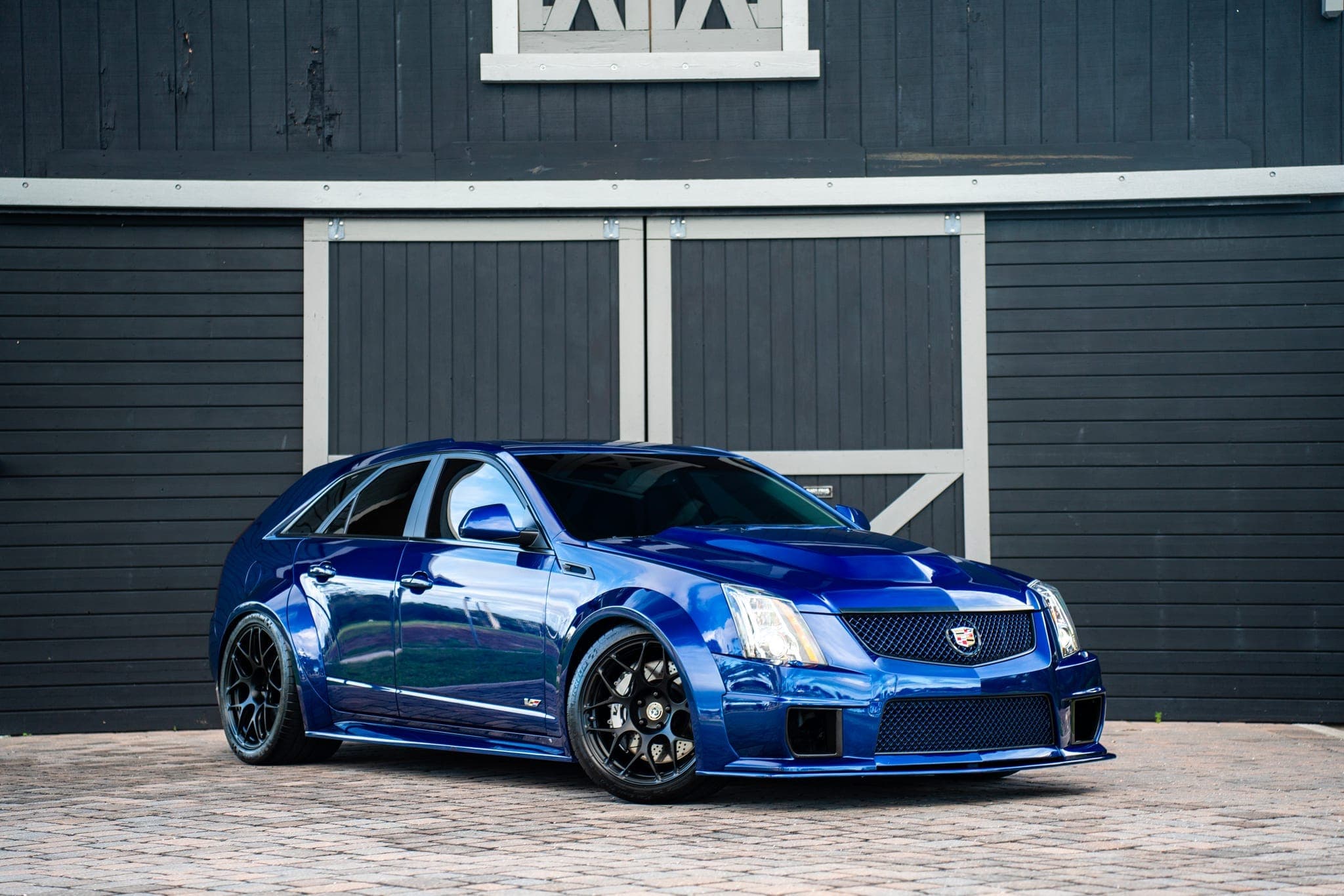 Bu 2012 Cadillac CTS-V Wagon, Bring a Trailer'da Biraz Fazladan Şey Sunuyor