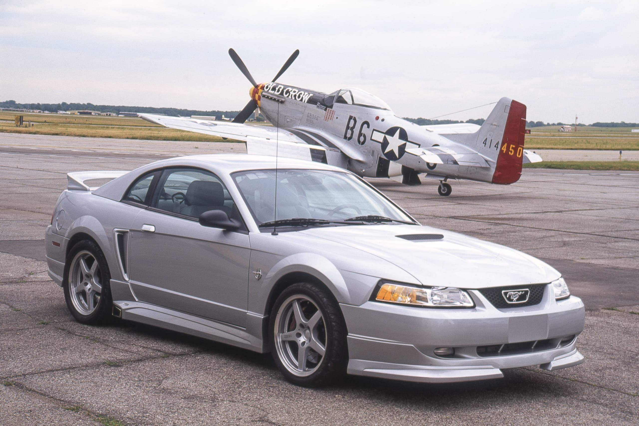 Roush Mustang ve P-51 Mustang Savaş Uçağının Fotoğraflarına Göz Atın