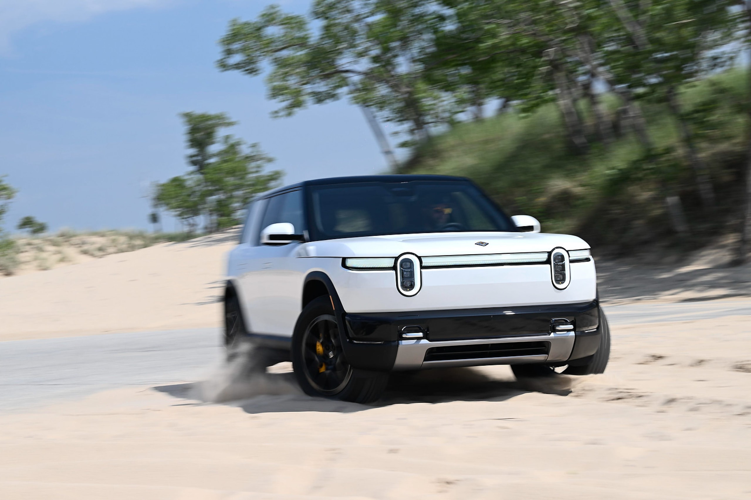 2026 Rivian R2'nin Dış Mekan Fotoğraflarına Göz Atın