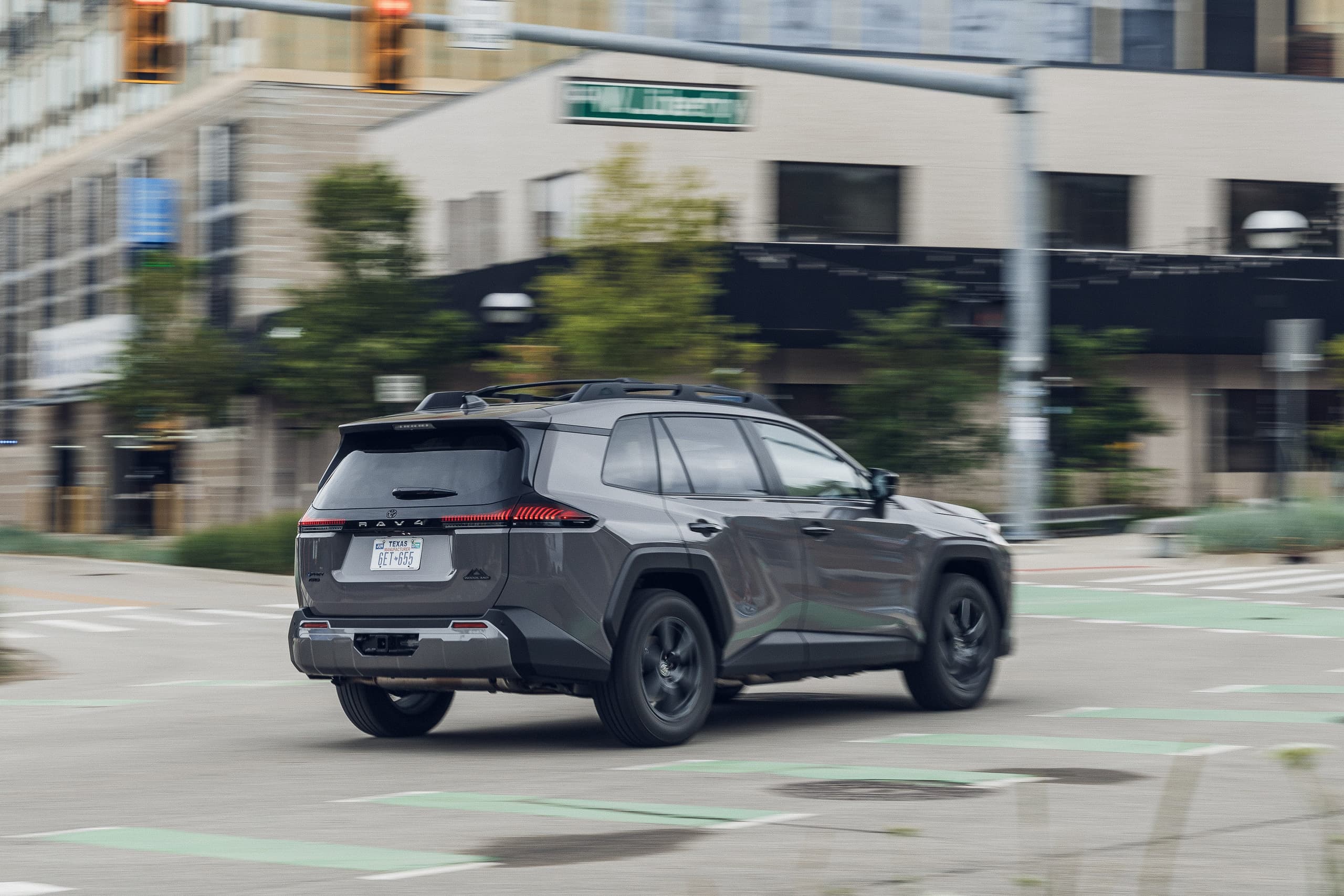 2026 Toyota RAV4 Woodland PHEV'in Dış Görünüm Fotoğrafları