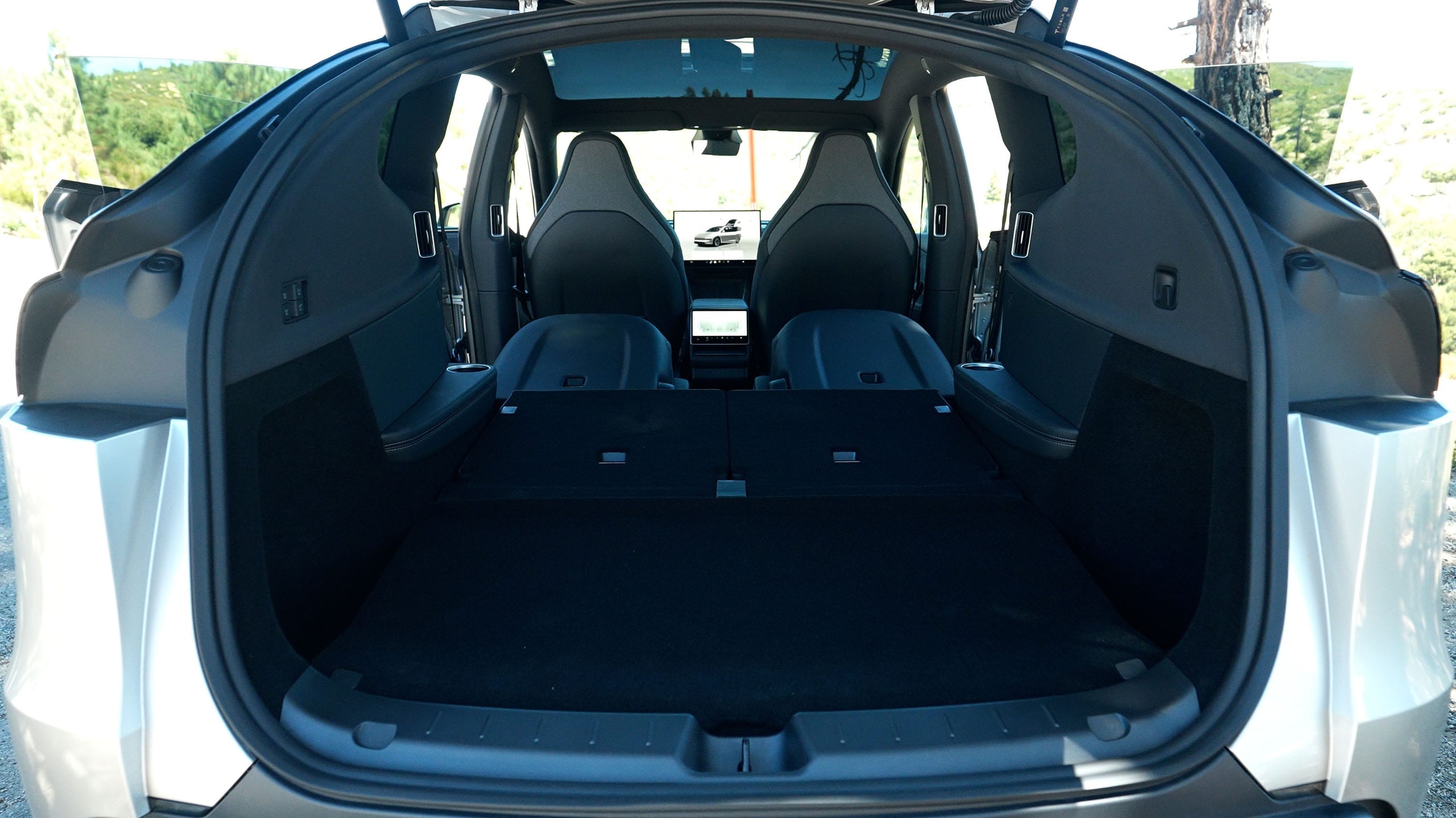 2027 Tesla Model Y L İç Mekan Fotoğrafları