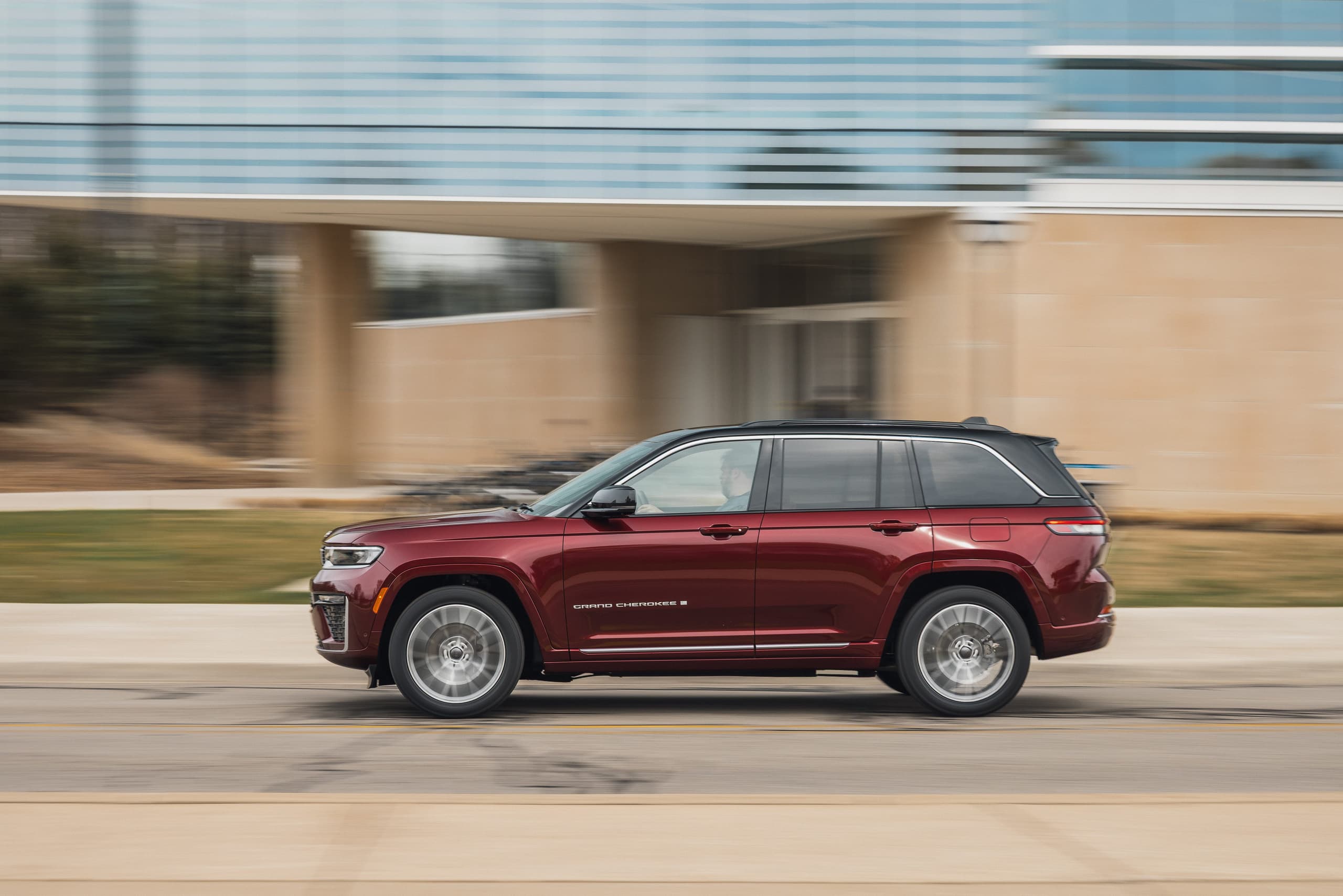 Hangi Jeep Grand Cherokee Donanım Seviyesi Sizin İçin En İyisi?