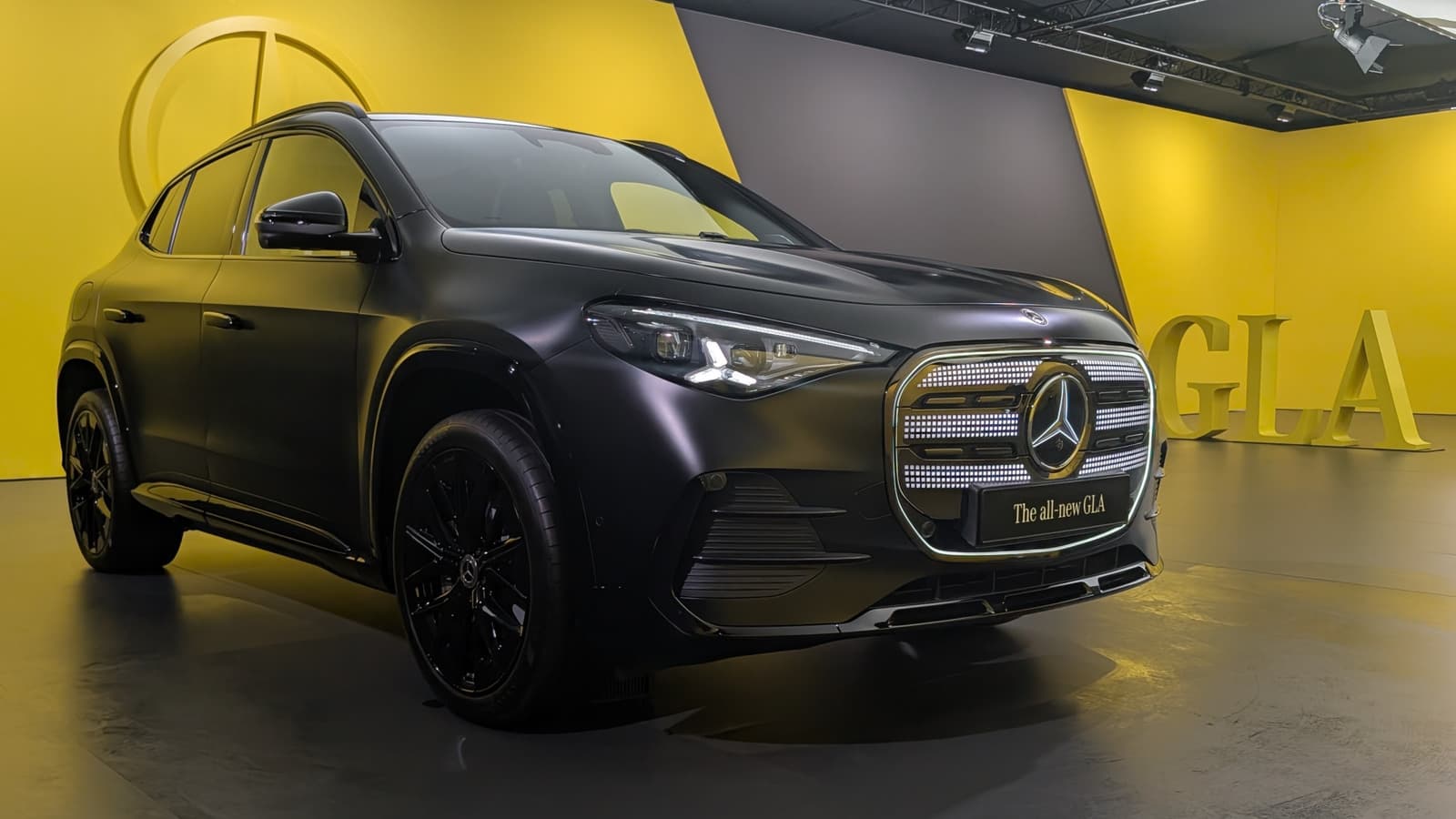 2028 Mercedes-Benz GLA, EV veya Hibrit Güce Sahip Özellikle Büyük, Cüsseli Bir Subcompact