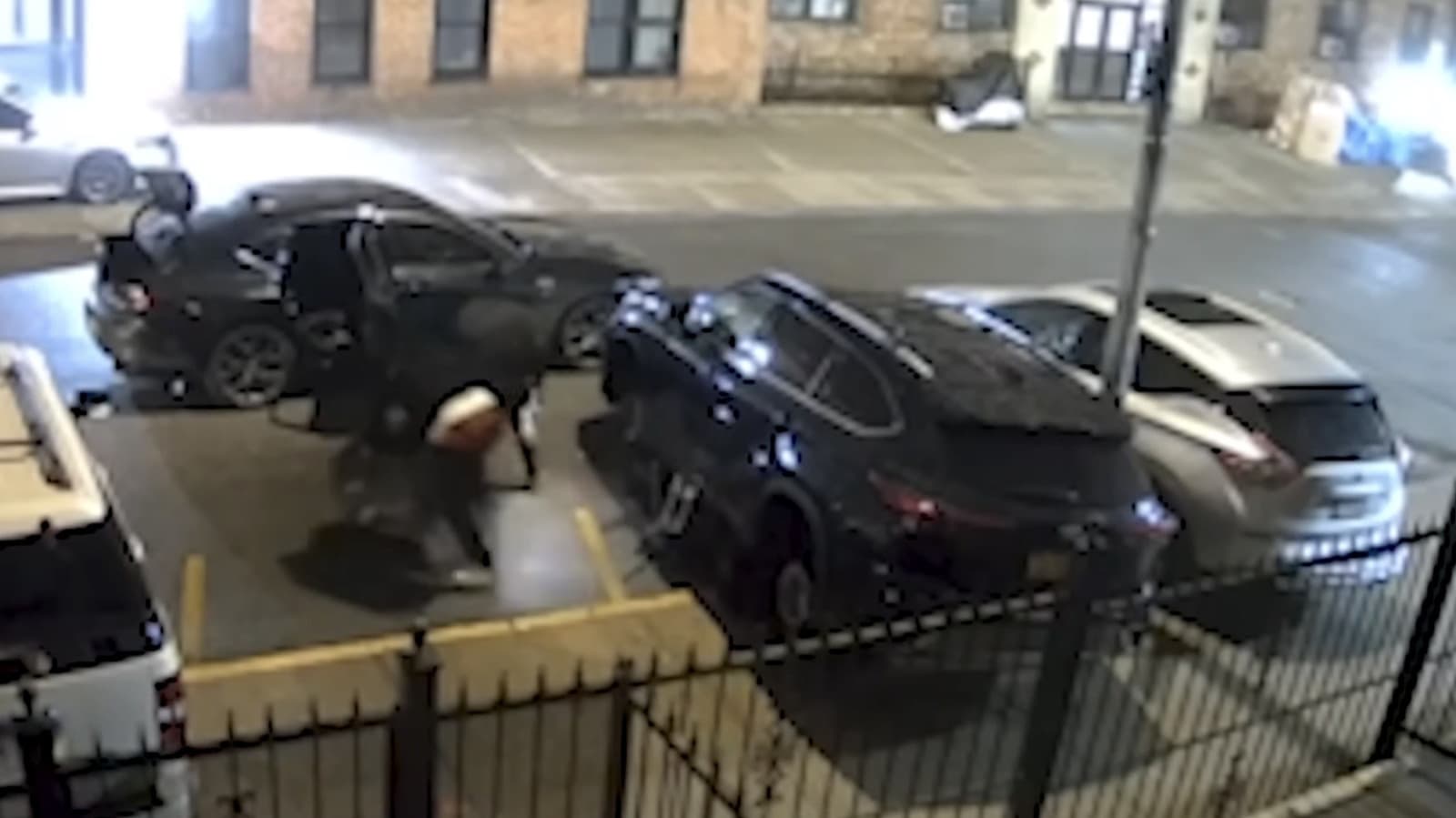 Bronx'ta Yakalanan Otomobil Parçası Hırsızlık Çetesi 'Gece Yarısında Formula 1 Pit Crew Gibi' Çalışıyormuş