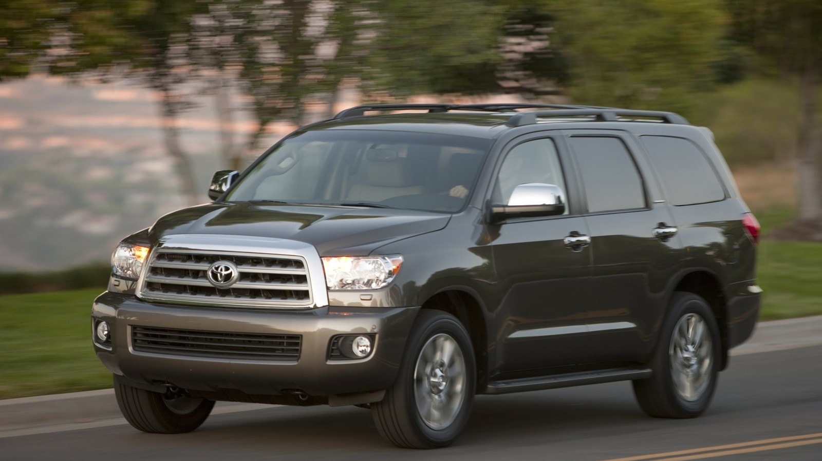 Toyota Sequoia'm Çalındı, Daha Az Yakan Bir Araçla Değiştirmek İstiyorum! Ne Almalıyım?