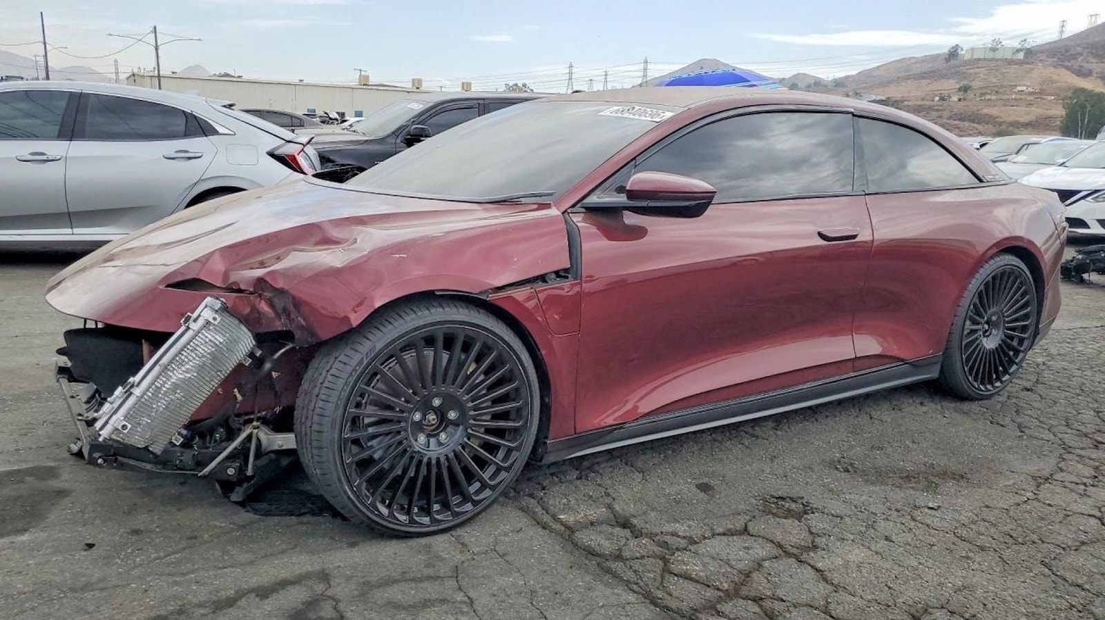 Shaq'ın Özel Lucid Air Coupe'si Bir Copart Hurda Alanında Açık Artırmaya Çıkıyor